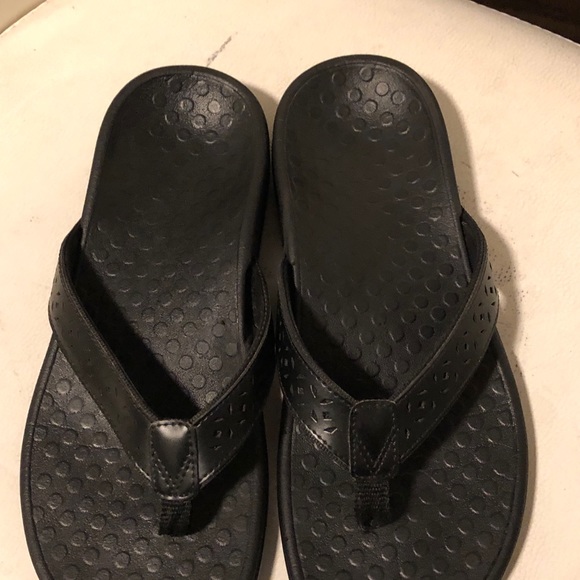 Vionic slippers size 7 - Picture 6 of 8